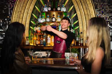 Hidden Speakeasies & Cocktail Bars Tour in Barcelona