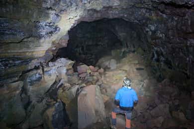 Geologiskt äventyr i lavatunnel - Arnarker-grottan