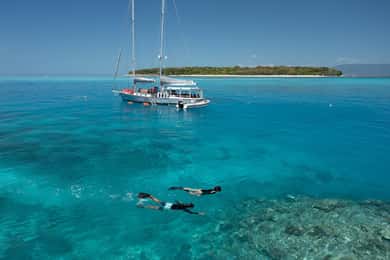 Cairns: Green Island & Great Barrier Reef Sailing Tour