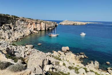 Saint Paul's Bay: Hiking Tour with Local Products Picnic