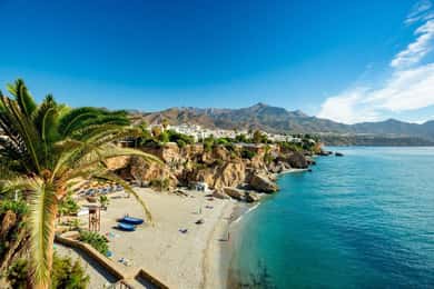 Desde Granada: Excursión de un día a Nerja y Frigiliana