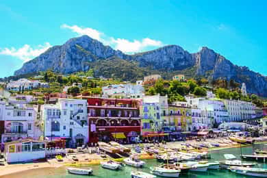 Depuis Naples : Visite guidée de Capri avec billets de ferry et minibus