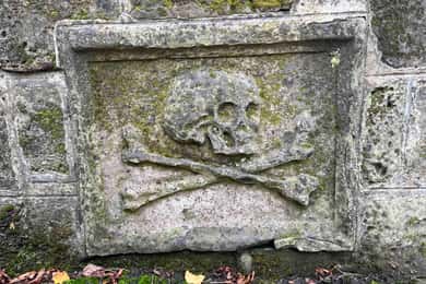 Edinburgh's Dark and Hidden History Walking Tour ☠️
