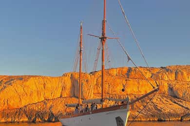 Marsella: Crucero al Atardecer por las Islas Frioul con Cena Cóctel