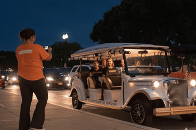 Washington DC: Guided Monuments Moonlight Electric Cart Tour