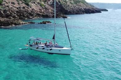 Mallorca-Bootstour mit Schwimmen, Essen an den Klippen und Getränken