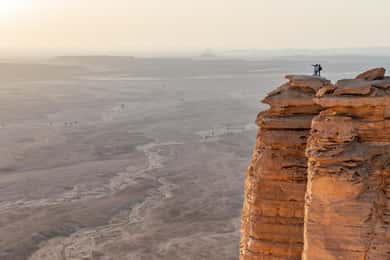 Riyadh: Edge of the World Private Tour with dinner