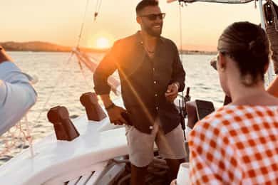 Corfu: Cruise bij zonsondergang op een klassieke boot met cocktails en snacks