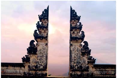 Ubud: Heaven Gate Lempuyang, Water Palace & Waterfall Tour