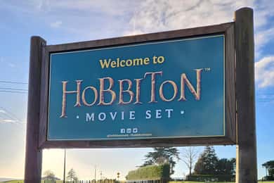 Private Hobbiton & Waitomo glowworm cave Day Trip