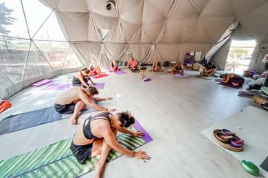 Guia: Albufeira Dome Vinyasa Yoga lessen met Lulushanti