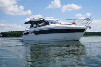 Waren (Müritz): Day cruise motor yacht with skipper - 8 hours