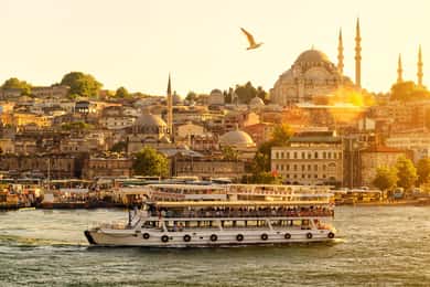 Antalya: Topkapı Sarayı ve Uçak Bileti Dahil İstanbul Günübirlik Tur