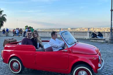 Rome : visite de la ville en petit groupe à bord d'une Fiat 500 Cabriolet vintage