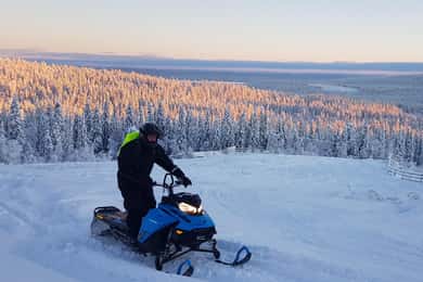 Arvidsjaur: 2-hour snowmobile tour in Swedish Lapland