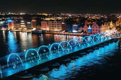 Willemstad: Punda Vibes walking tour & Shopping experience