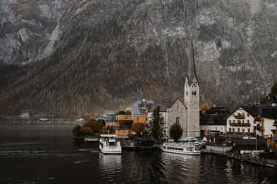 From Vienna: Hallstatt and Salzburg Day Trip with Guide