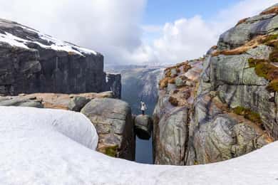 Stavanger: Off-Season Hike to Kjerag + Premium Lunch