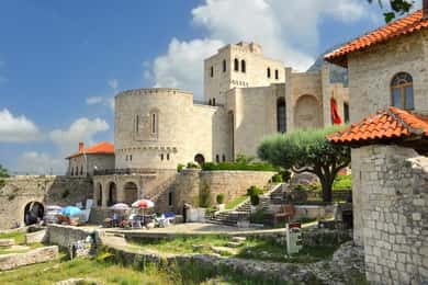 Da Tirana/Durres: Tour di un giorno di Kruja, Vecchio Bazar, Sari Salltik