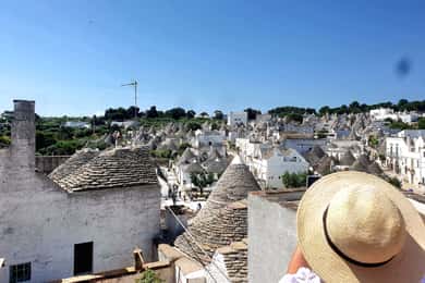 Brindisi: Alberobello, Locorotondo & Ostuni Tour mit Brunch