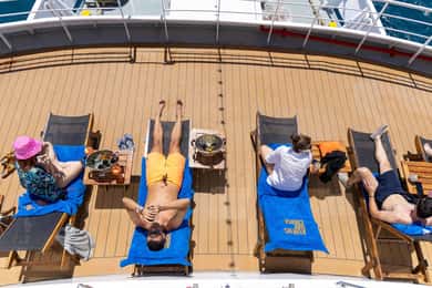 Athens: Saronic Islands Cruise with VIP Area Seating & Lunch