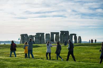 London: Stonehenge and Bath Guided Full-Day Tour