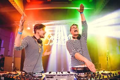 Malalata Party: Musik-Kreuzfahrten mit Sightseeing-Booten