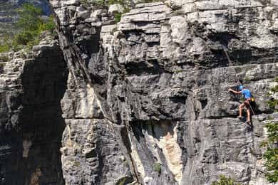 Jablanica & Dreznica: Abenteuerliche Klettertour durch die Landschaft