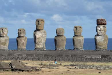 Tour particular à Ilha de Páscoa: Megalitos majestosos ao sul e ao leste