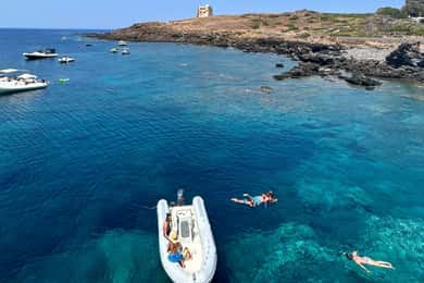 Boat Tour: Island hopping by dinghy with cave visits and snorkeling