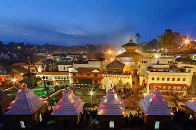 Atardecer Divino: El Aarti Vespertino de Pashupatinath Tour privado