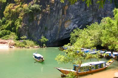 De Hue : Voiture privée pour Phong Nha via DMZ et visites touristiques