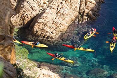 Von Barcelona: Tour mit Kajak und Schnorchel an der Costa Brava