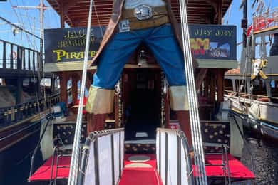 Bodrum: Pirate Boat Trip with Lunch and Swim Stops