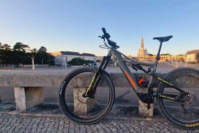Fátima: Caves & Tradition E-bike Tour