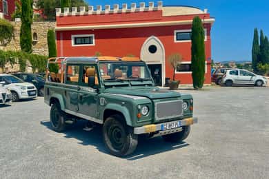 Nice : Wine Tasting in backcountry in Defender