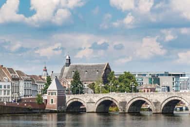 Maastricht: Culinary Walking Tour with Tastings