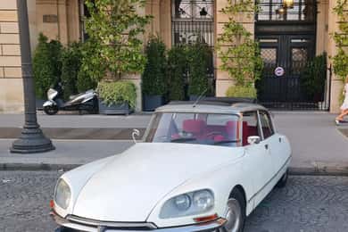 París: Recorrido para descubrir la ciudad en un coche de época Citroën DS