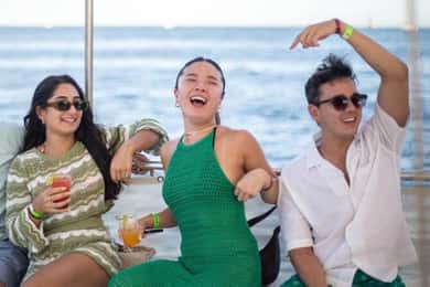 Los Cabos: Pesiar Pesta Matahari Terbenam dengan Bar Terbuka