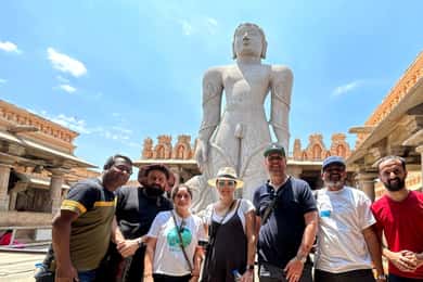Bangalore: Shravanabelagola + UNESCO Belur & Halebeedu Tour