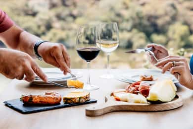 Porto: Heldagstur med bådtur, tog og frokost i Douro-dalen