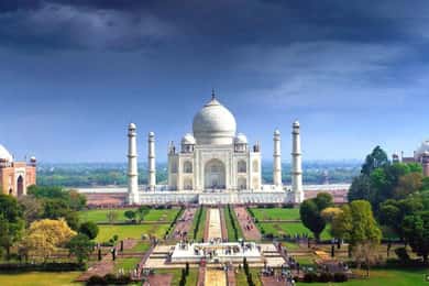 Agra: 4-Hour Taj Mahal Sunrise Guided Tour with Entry Ticket