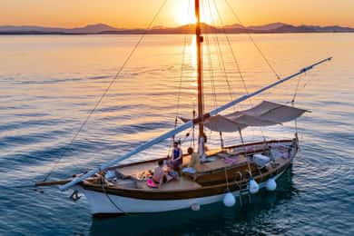 Porto San Paolo: Vintage Cruise Zonsondergang Aperitief naar Tavolara