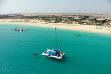 Santa Maria: Catamarã para adultos com tudo incluído na Ilha do Sal