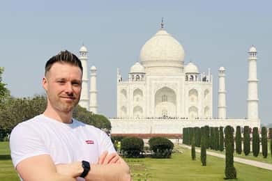 Agra: Taj Mahal & Baby Taj Skip-the-Line Tour with Transfers