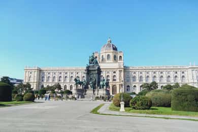 Vienna Historical Highlight City Tour + Wine Tasting