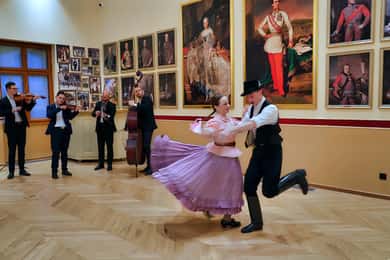 Budapest: Live Folklore Show in the Castle District