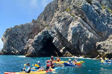 Arrábida - Sesimbra: Passeio de Kayak com Guia