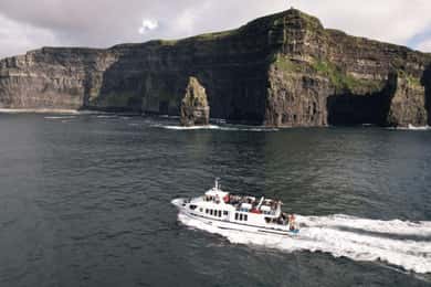 From Dublin: Cliffs of Moher, Boat Tour & Aillwee Cave
