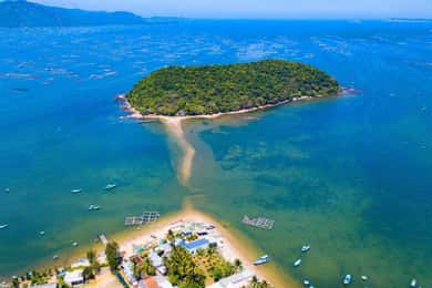 Quy Nhon Tour: Nhat Tu Son Island, Hoa Bay Beach, Sand Dunes